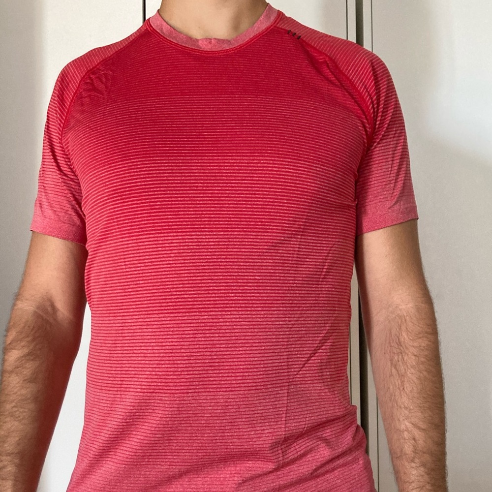 Men’s lulu lemon t shirt